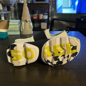 Black and white Sorel tennis shoes, size 6.5.